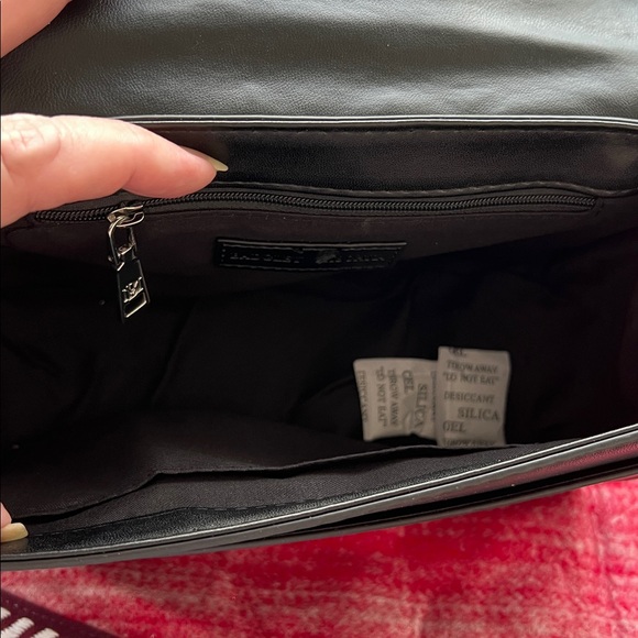 Badgley Mischka NWT Black Quilted Shoulder or crossbody bag - Picture 9 of 13